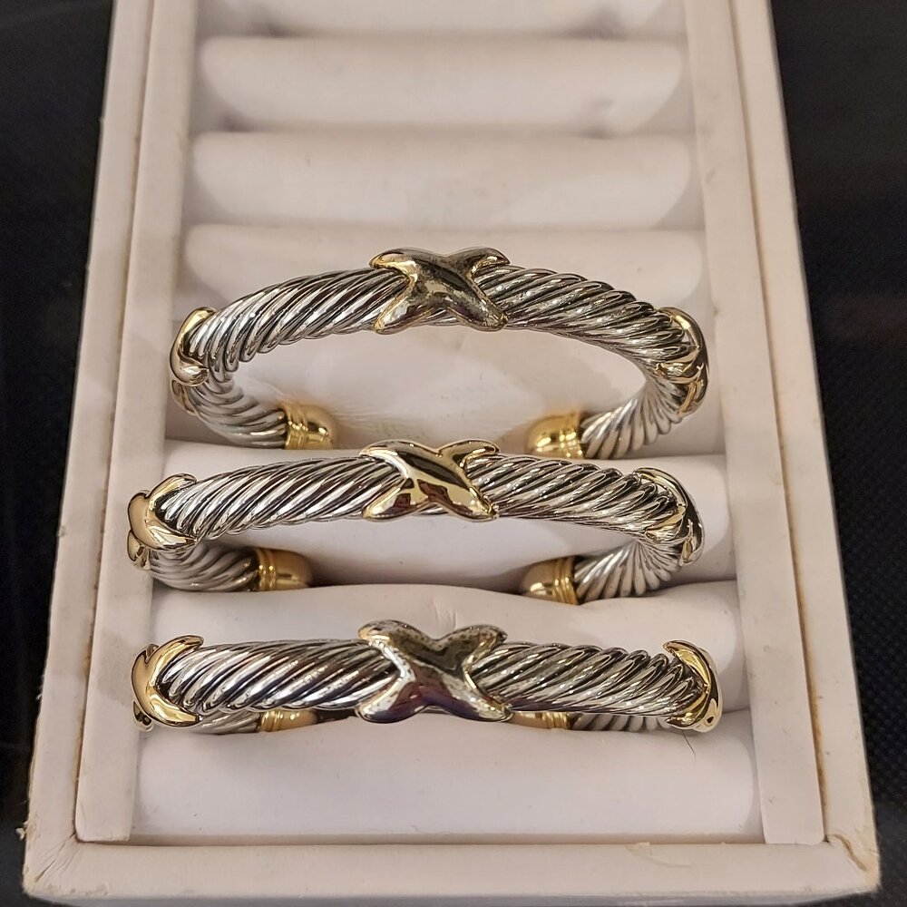 Single Kiss gold rhodium plated cuff bracelet adjustable silver and gold tone